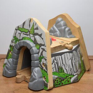 Mountain Overpass Tunnel Bridge Sound 2002Thomas & Friends Wooden Railway Train